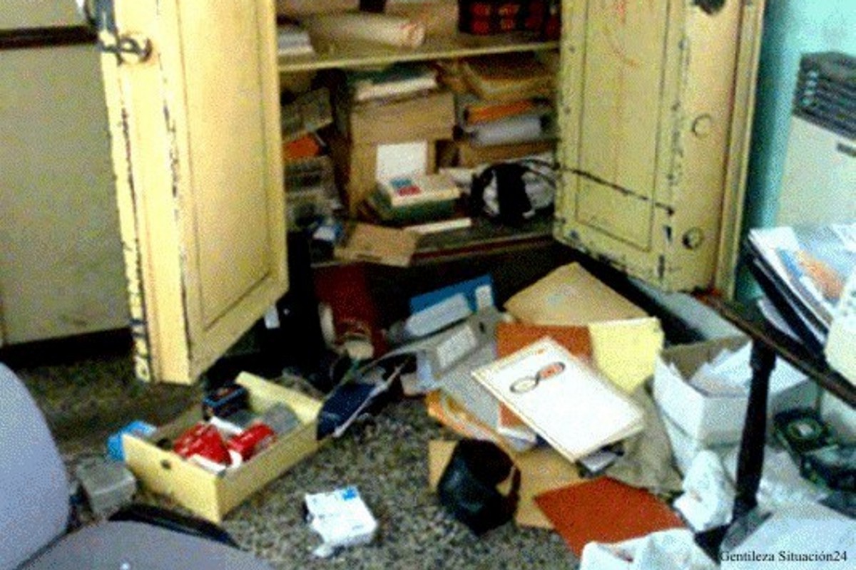 Más destrozos que robo en 23 oficinas de un edificio céntrico