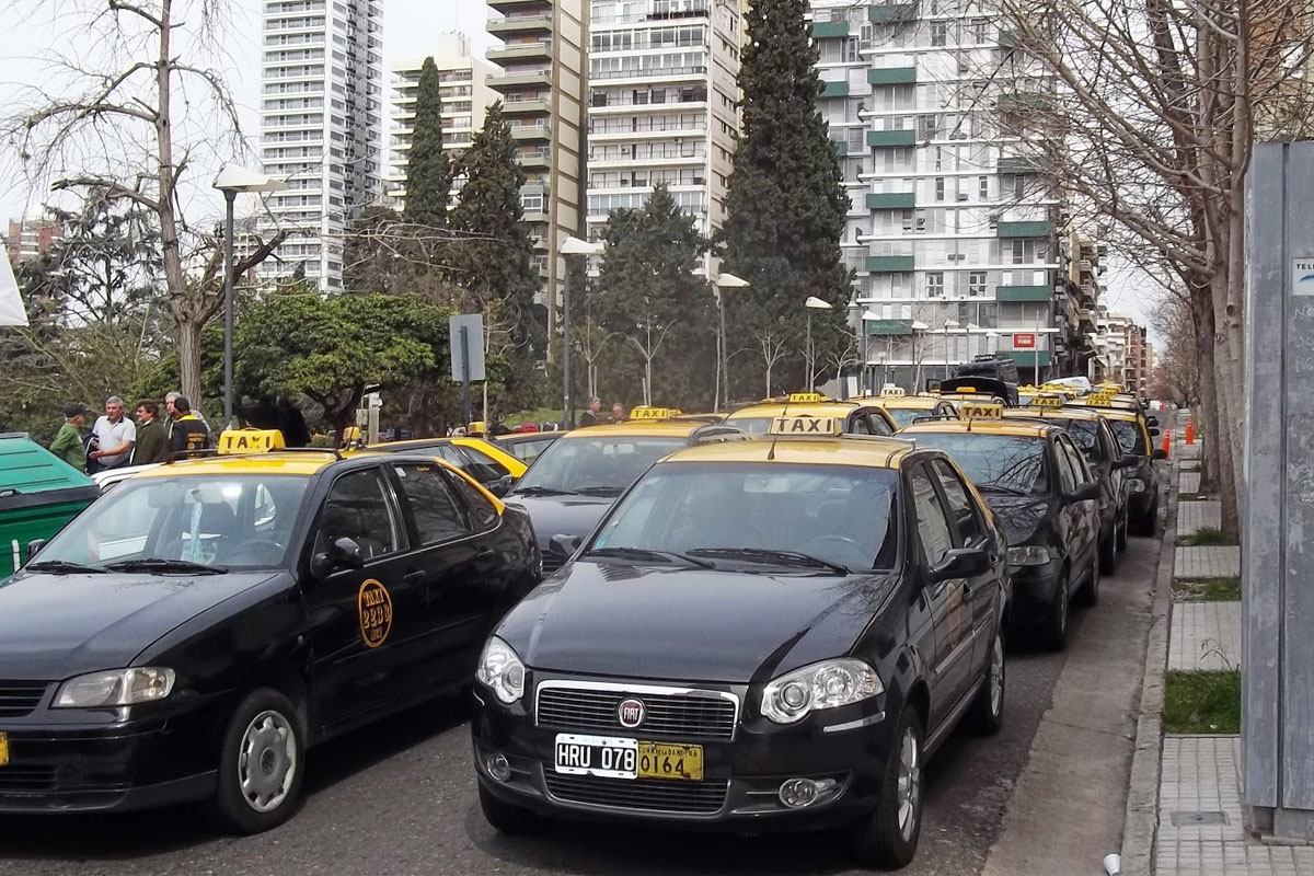 Hoy a las 6 se restableció el servicio de taxís en la ciudad