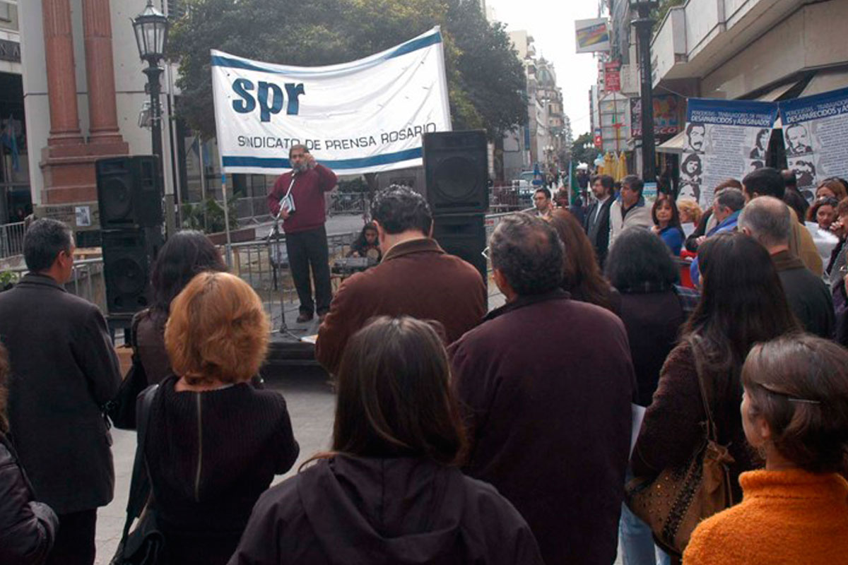 Acto en Plaza San Martín en repudio a amenazas del narcotráfico a periodista