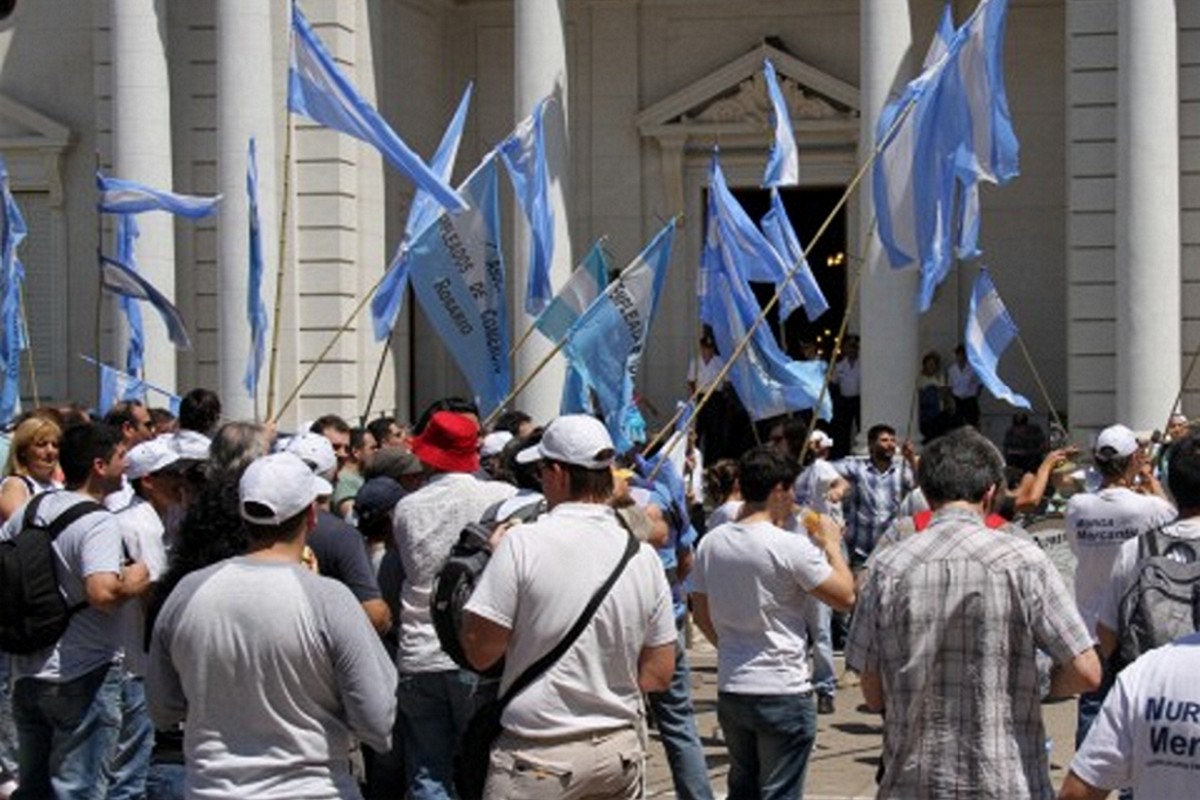 El senado aprobó la ley de descanso dominical para los empleados de comercio