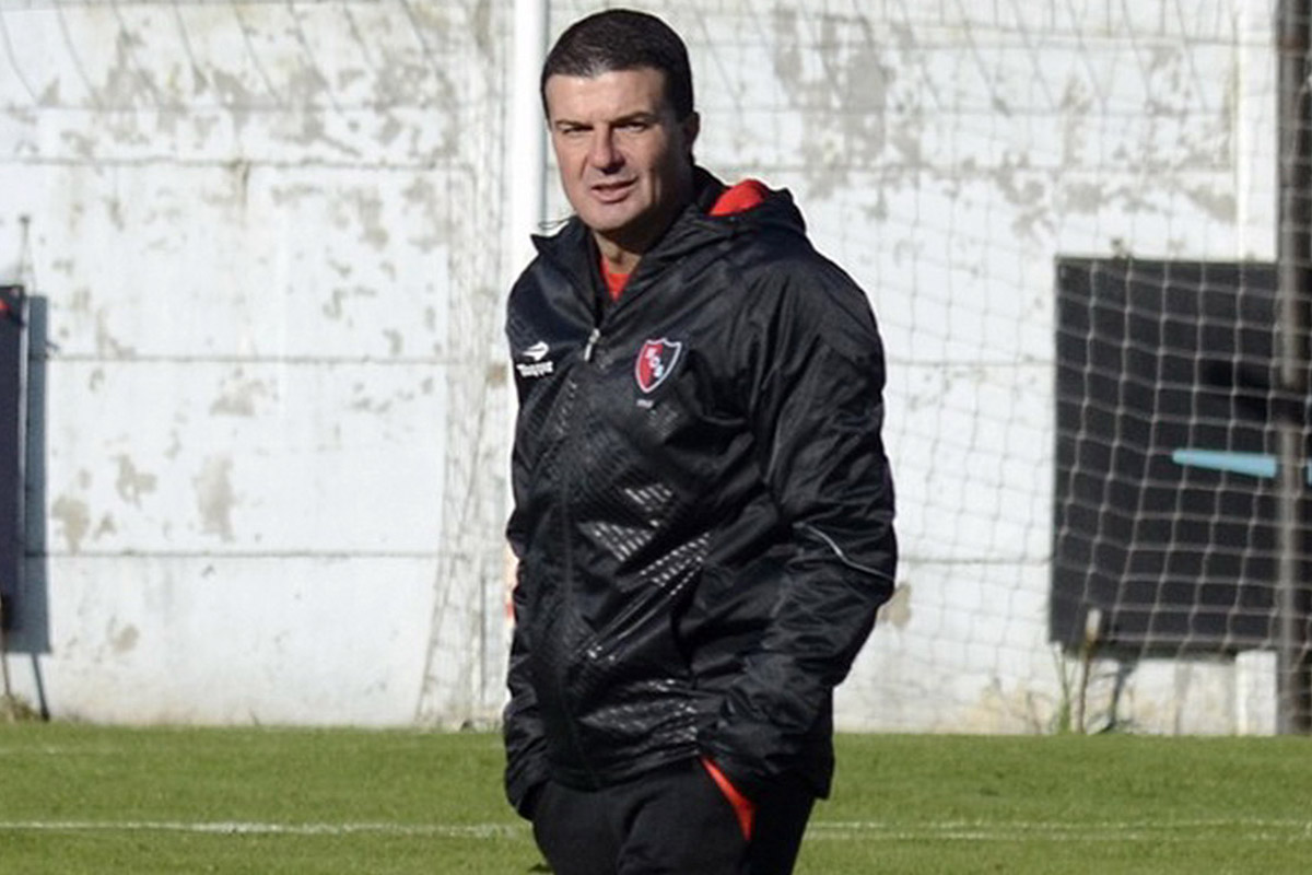 Lorente confirmó la salida de Raggio y no descartó a Gallego