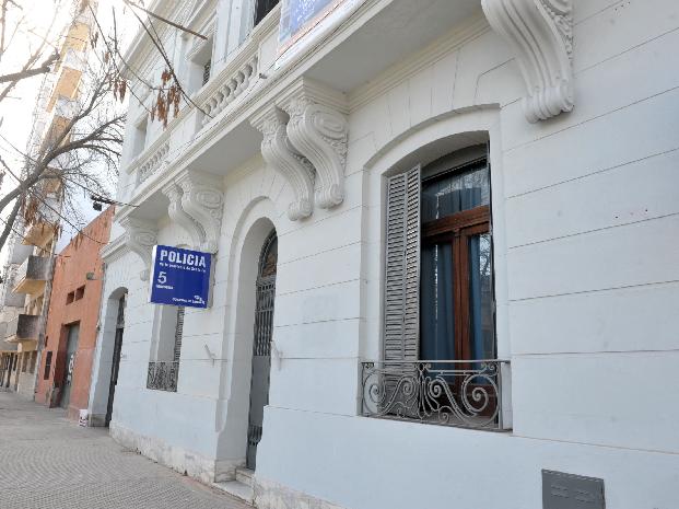 Asaltantes ingresaron a una casa, ataron a la familia y se llevaron dinero