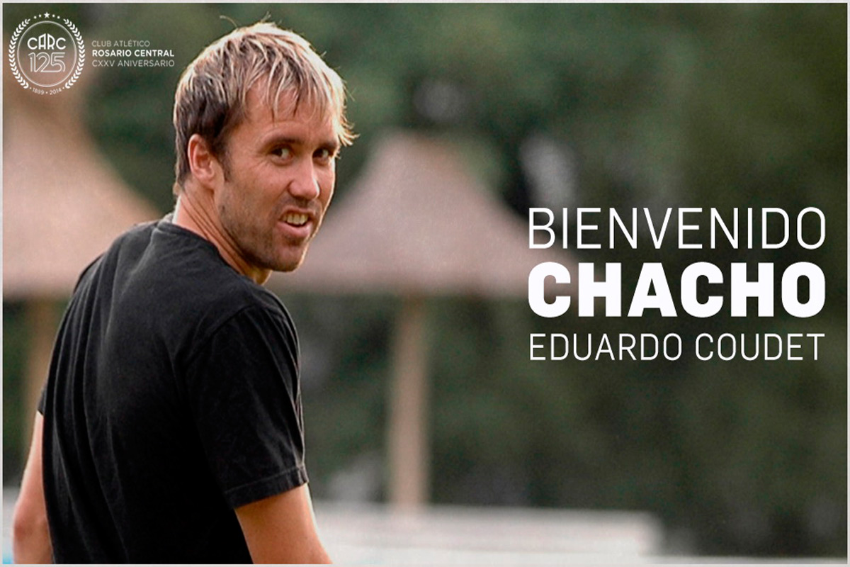 Coudet se prueba el buzo de DT