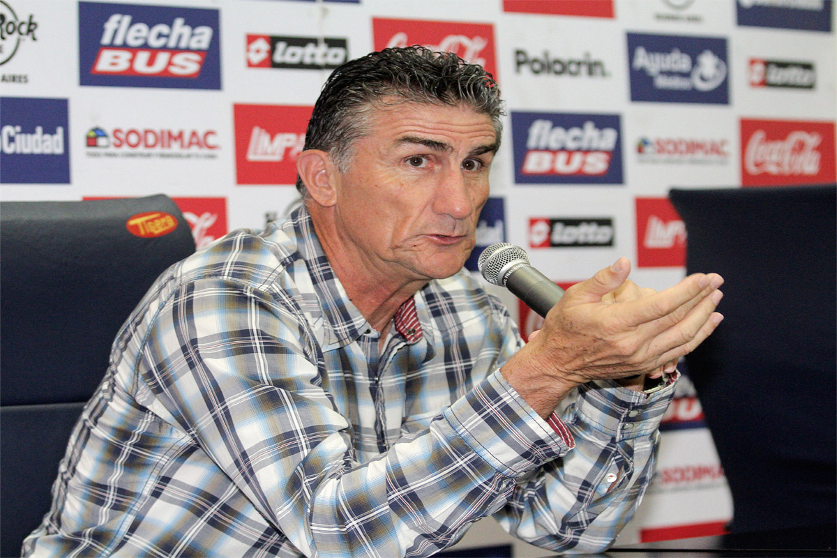 Bauza: «Con el cartel no alcanzará para ganarle al Auckland City»