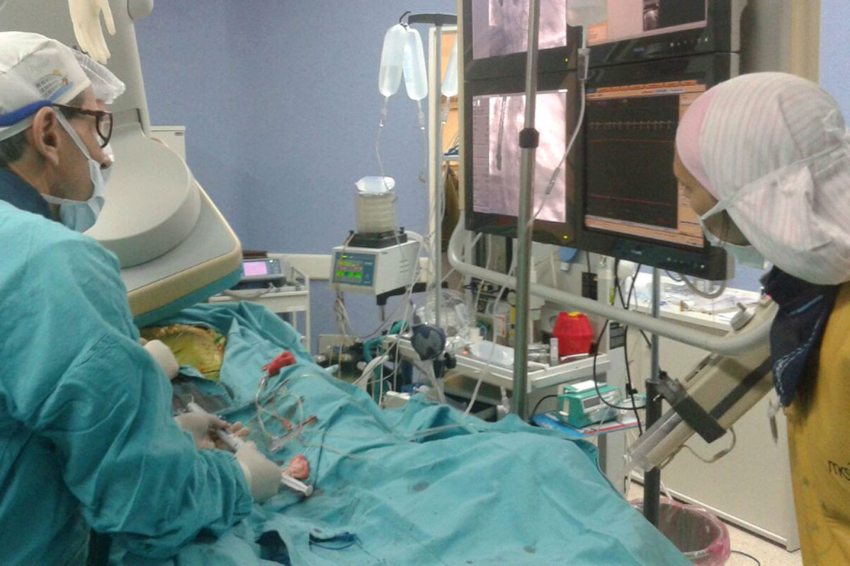 Rosario: exitoso primer implante de válvula aórtica por vía endovascular
