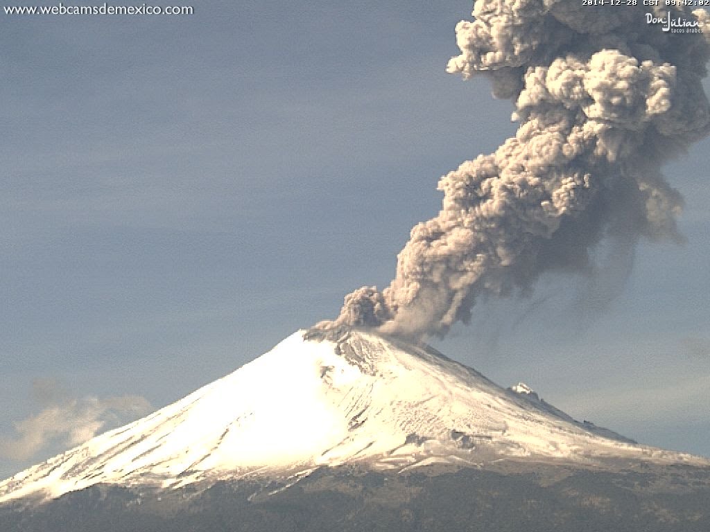 Mirá el momento exacto en el que explota un volcán en México