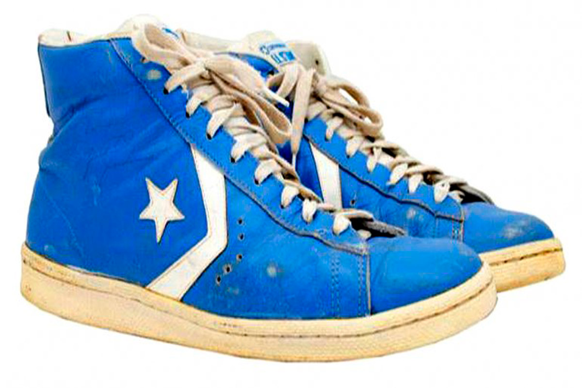 Subasta millonaria: un fanático pagó $33.387 dólares por zapatillas de Michael Jordan