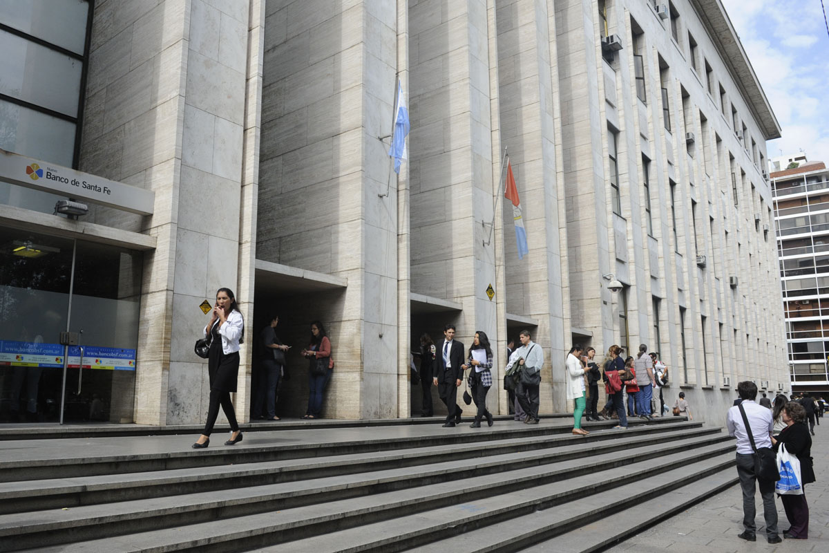 Dos juzgados rechazaron amparos de Coto contra ley de Descanso Dominical