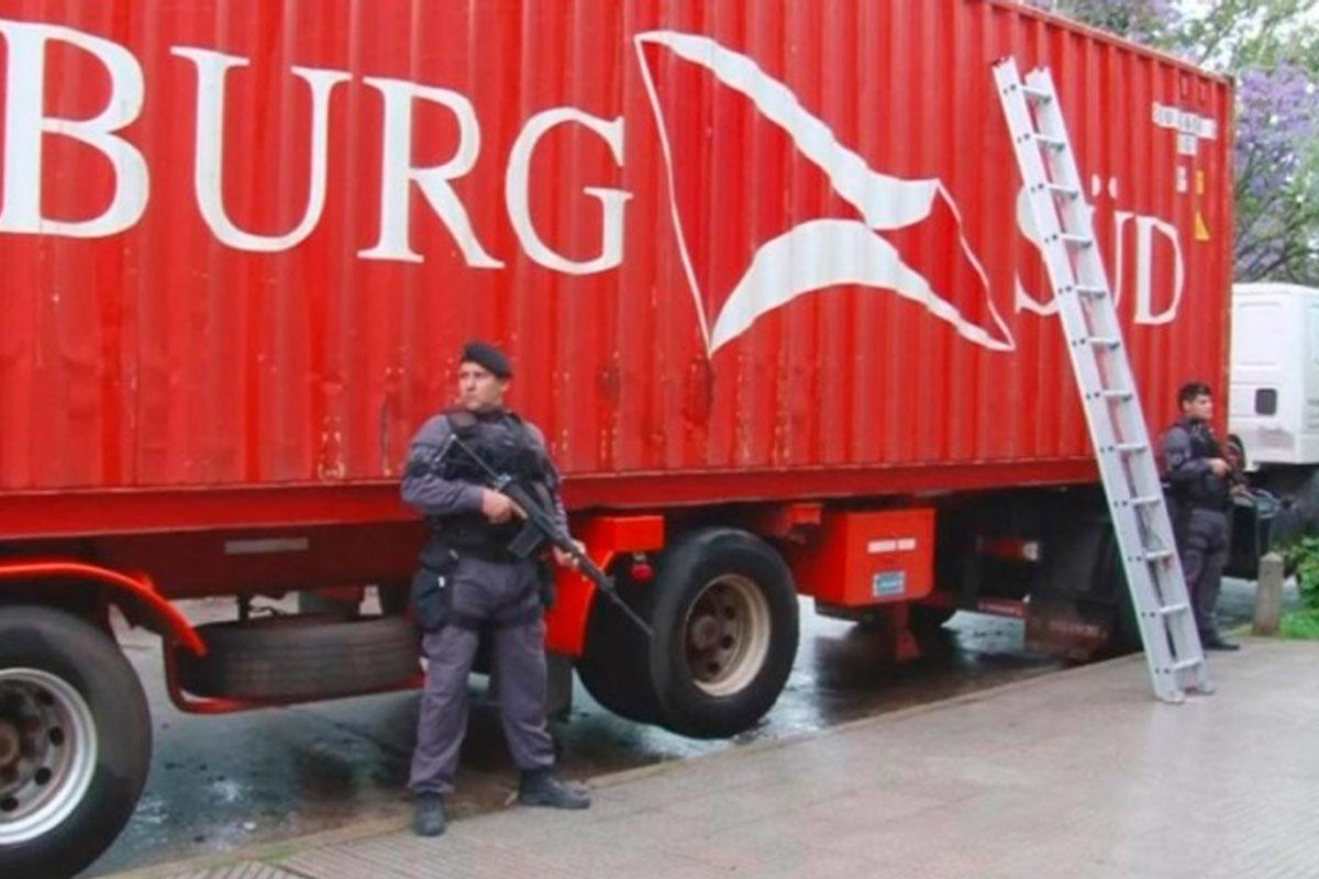 Separaron a siete policías por el caso del camión con marihuana
