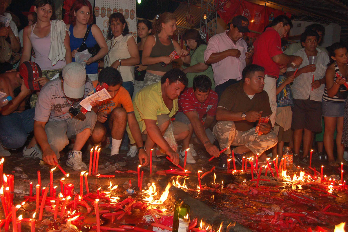 Miles de fieles del Gauchito Gil visitaron su santuario