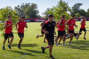 El profe Rubén Olivera dirige el entrenamiento. Foto: Florencia Vizzi.