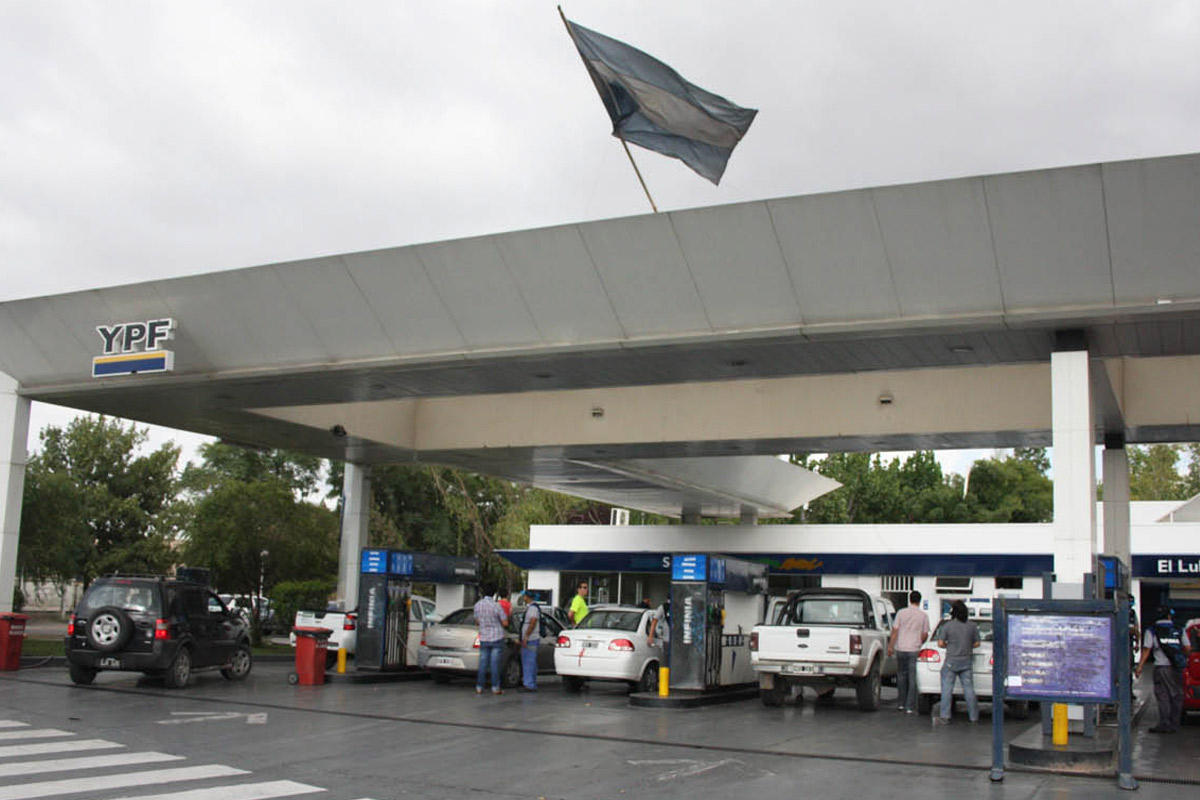 Mendoza: escasez de combustible por paro de petroleros
