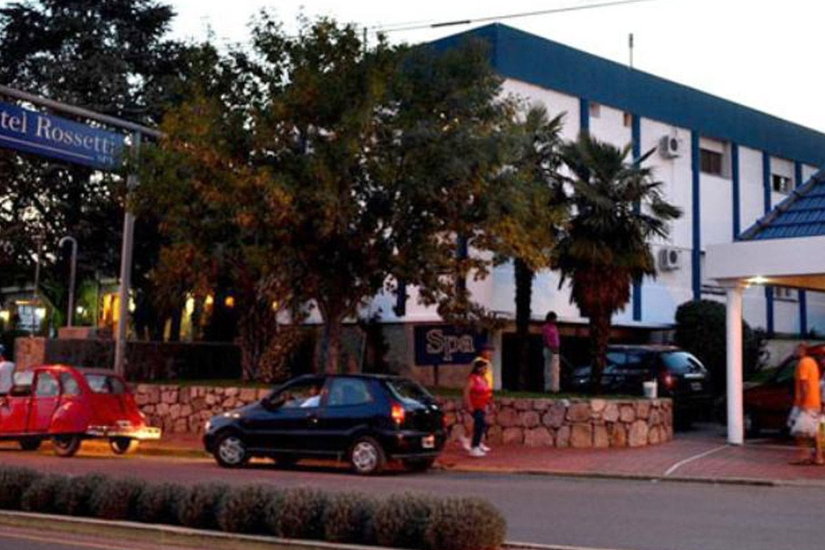Apedrearon el hotel donde D’Elía pasaba sus vacaciones
