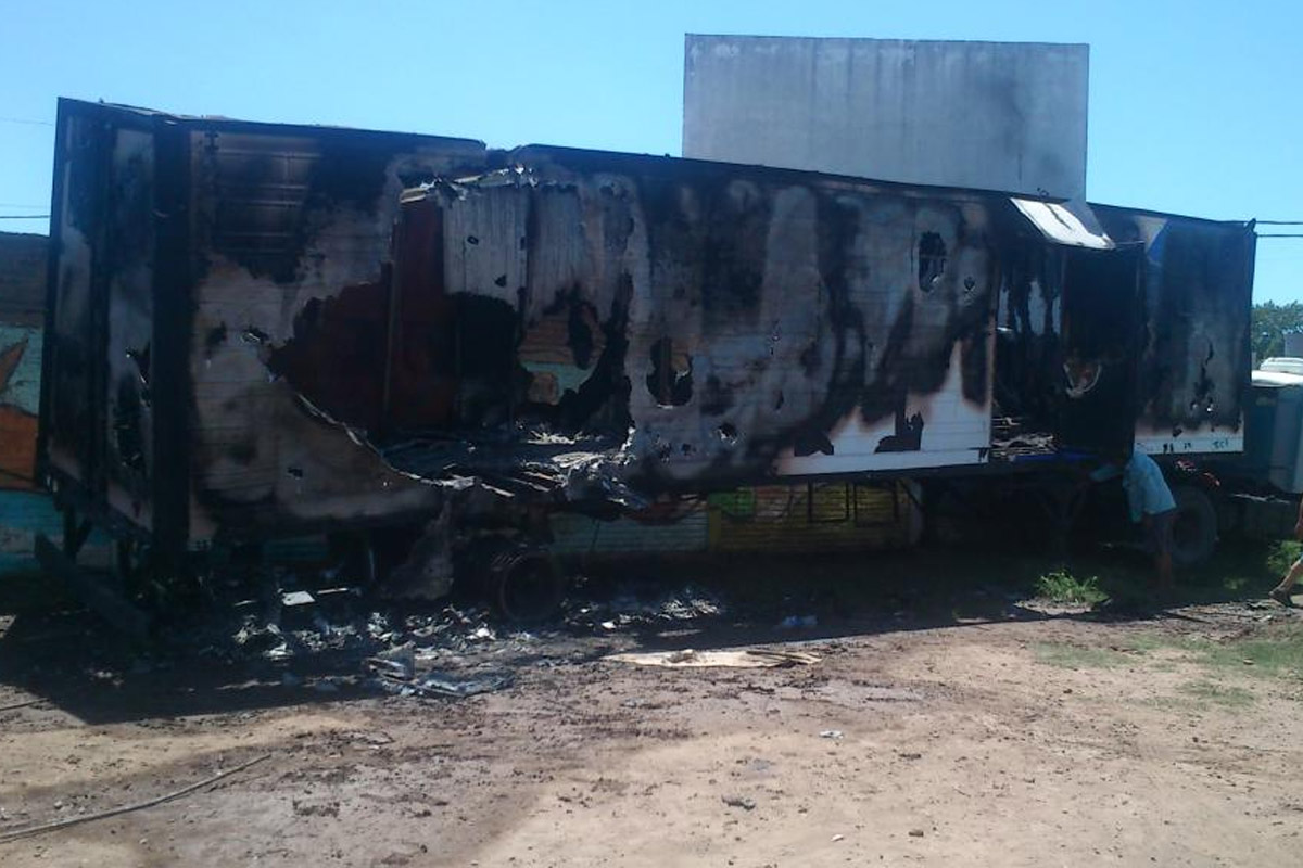 Se incendió un destacamento móvil de la policía