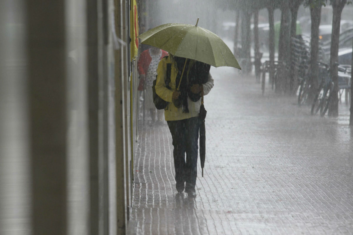 Diluvia en Rosario y se mantiene el alerta