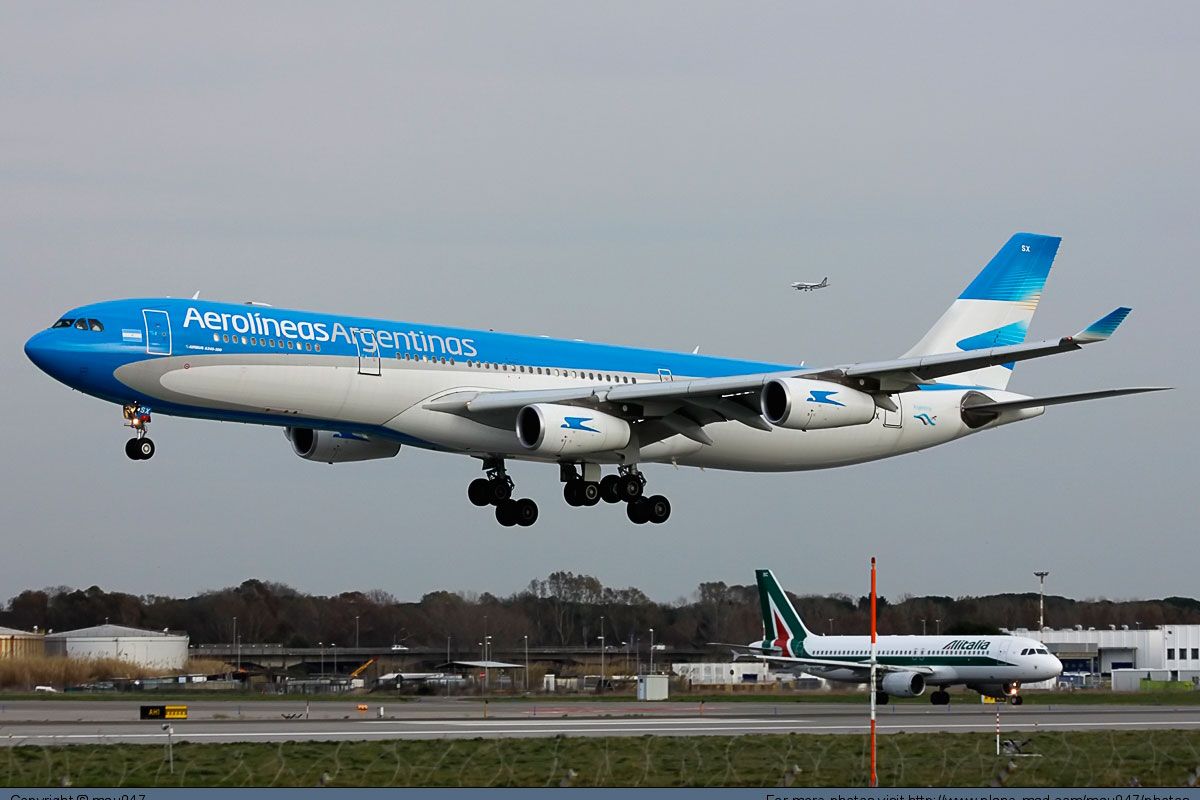 Quince mil millones de pesos, el déficit de Aerolíneas