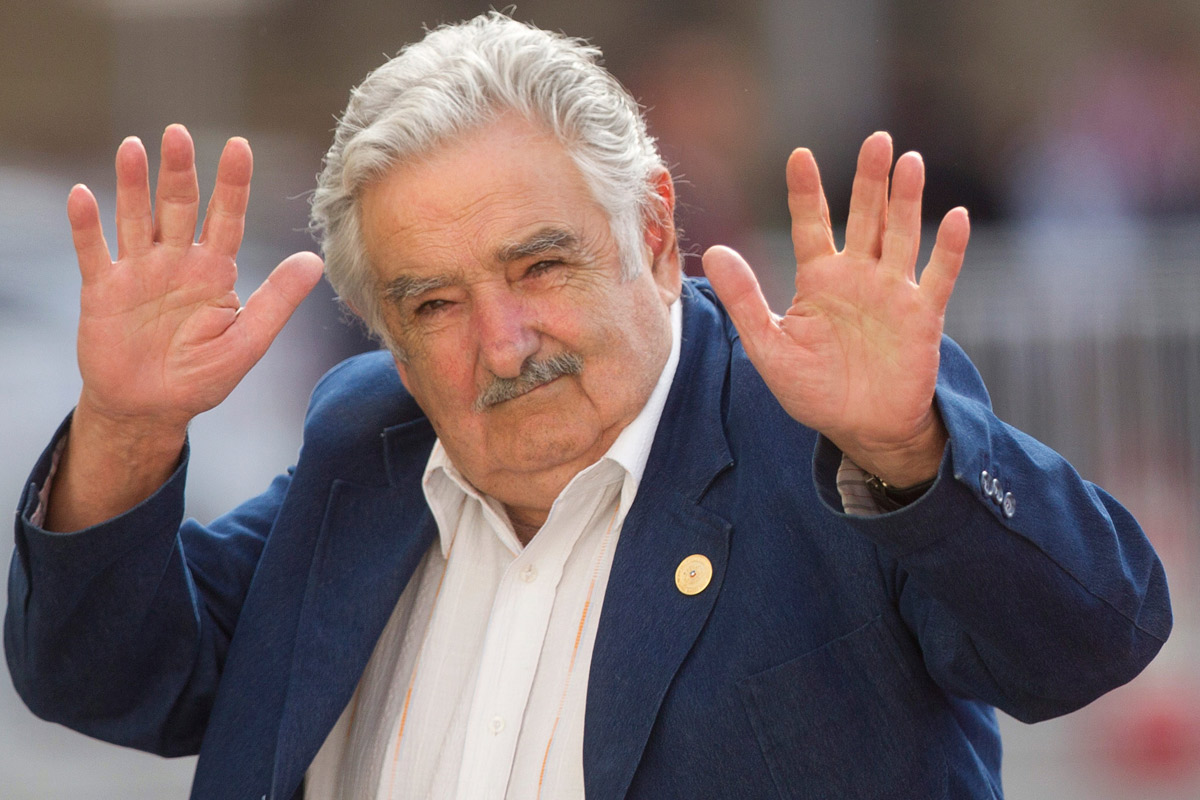 Un día antes de entregar la presidencia, Mujica siguió trabajando