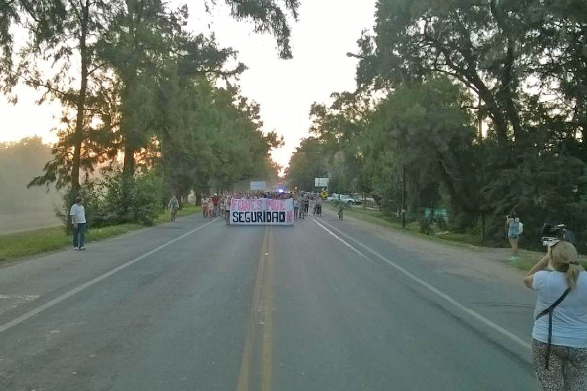 Funes: Vecinos cortan ruta 9 en pedido de seguridad