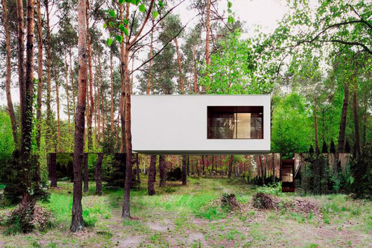 Casa flotante en medio de un bosque en Polonia