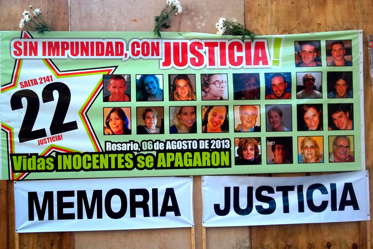 Acto en memoria de las víctimas de calle Salta 2141
