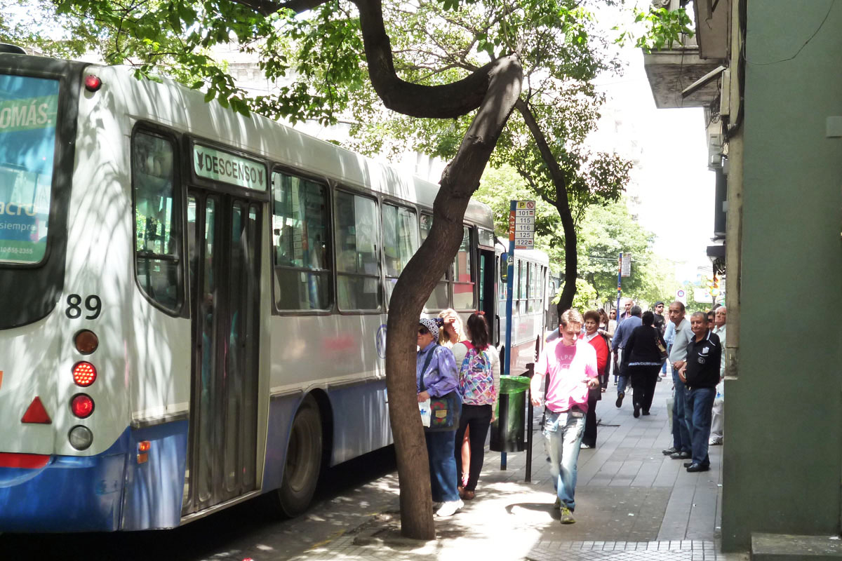 Zona sur: asaltan a un chofer y los pasajeros de un colectivo