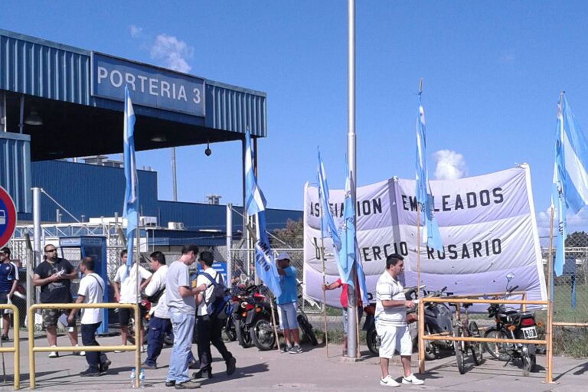 Protesta de mercantiles frente a General Motors