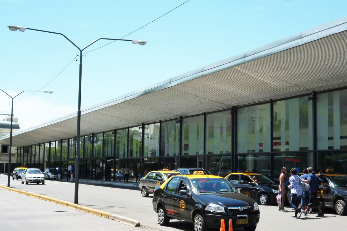 Terminal: continúa el debate por las paradas de taxis