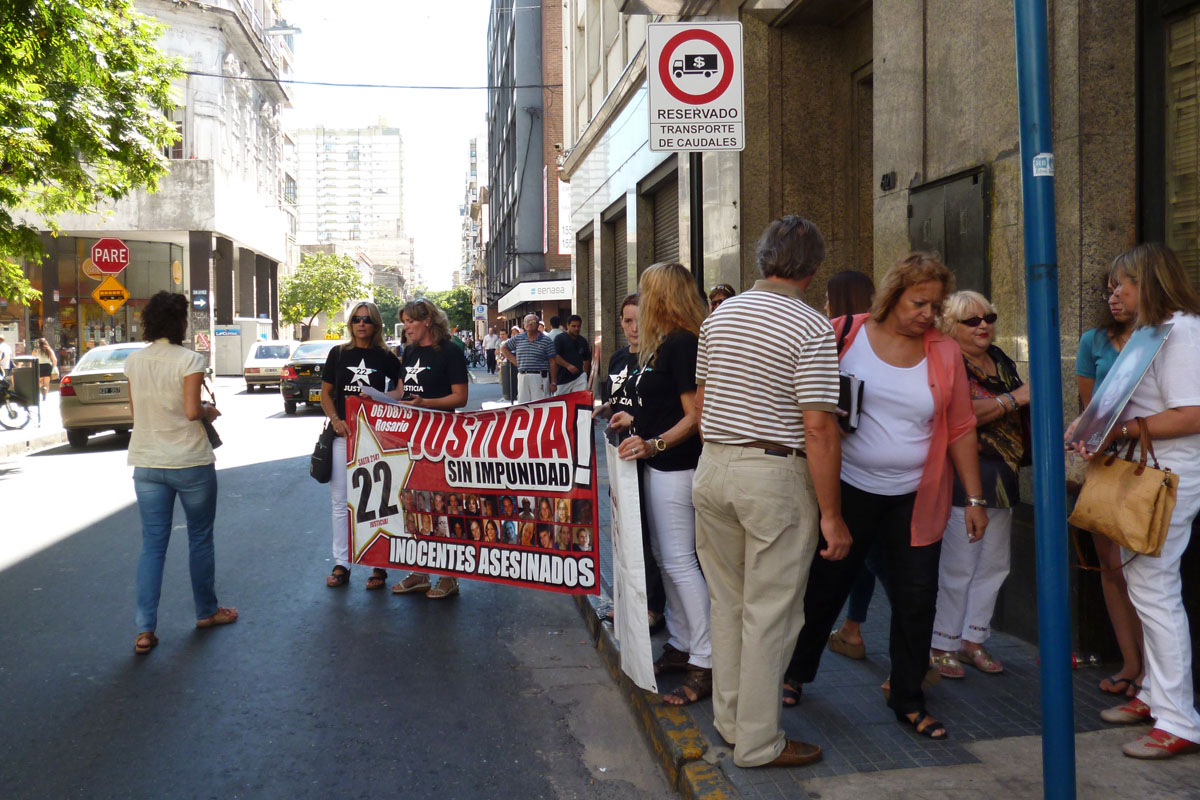Familiares de víctimas de calle Salta marcharon a Litoral Gas