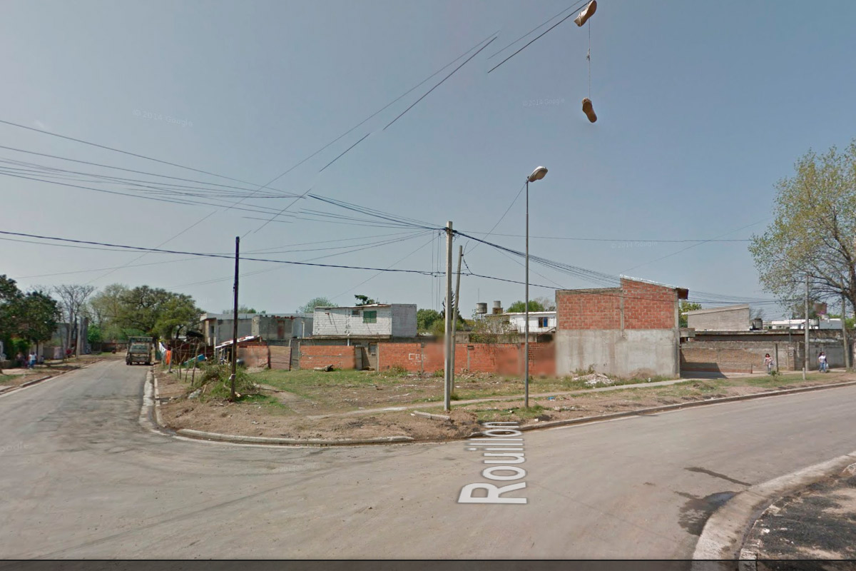 Arrestados por disparar contra frente de una casa