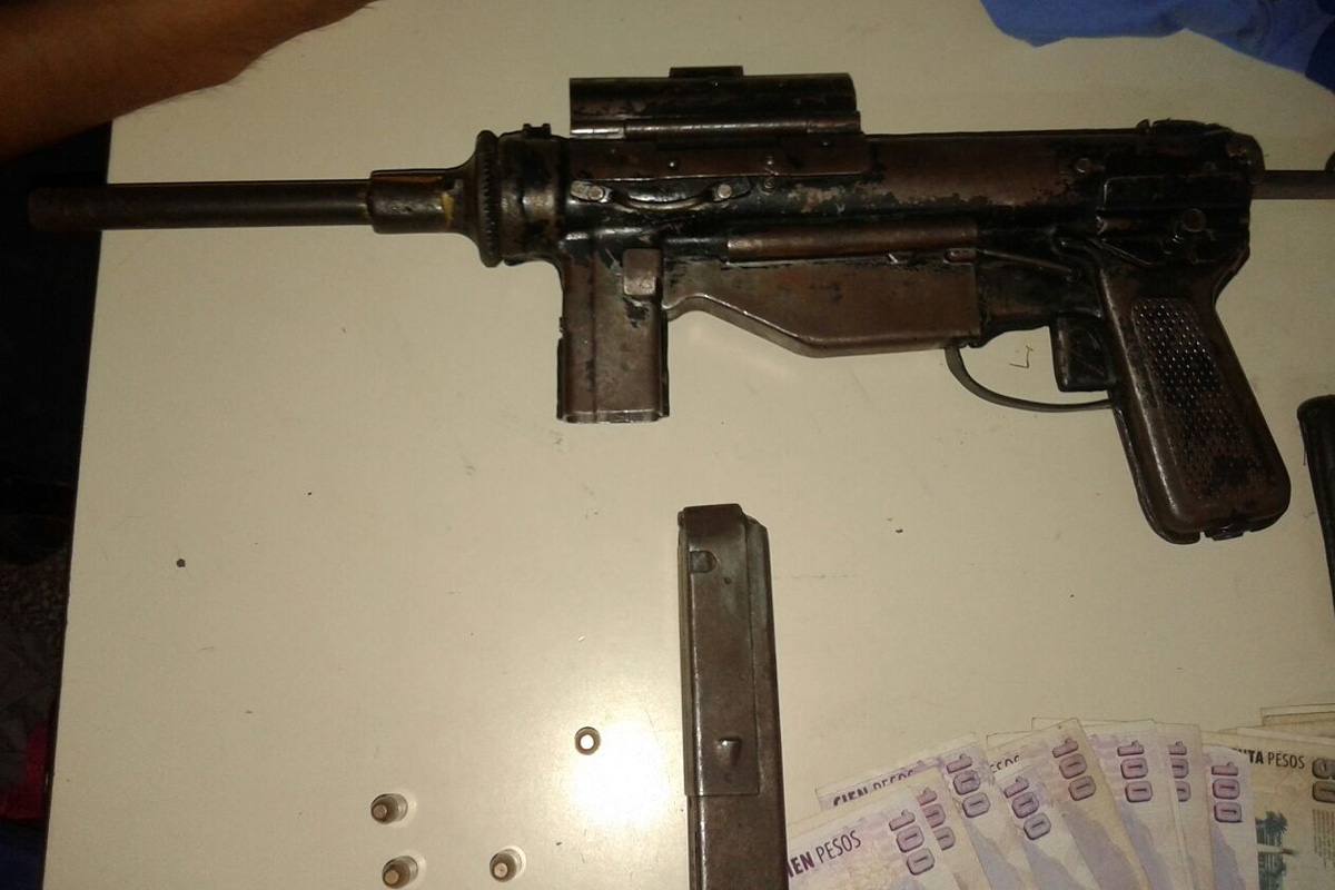 Asaltaron a una pareja con una ametralladora PAM