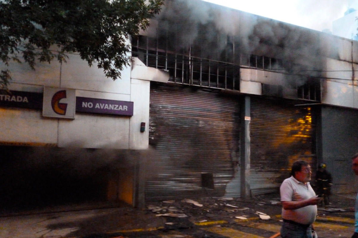 Incendio en sucursal de La Gallega: explotó generador
