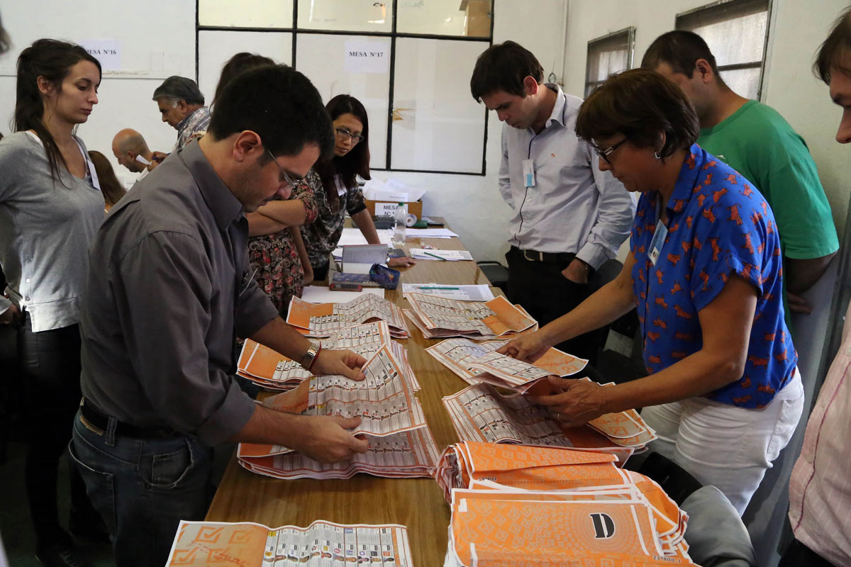 Paso 2015: aún restan escrutar 2.400 mesas en Santa Fe