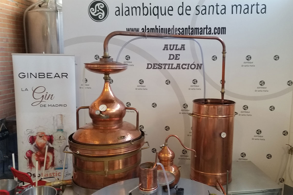 Ginebra realizada con técnica artesanal