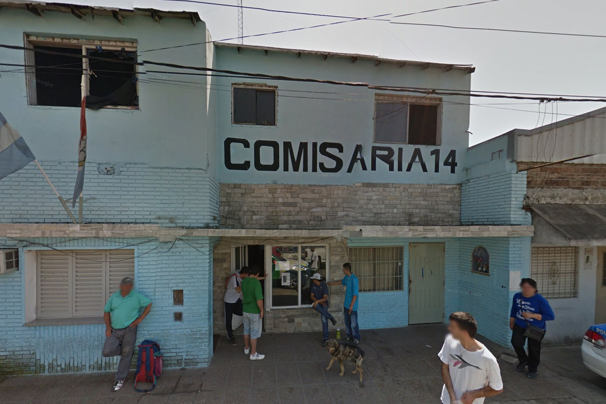 Intentan copar comisaría 14ª y balean a dos policías