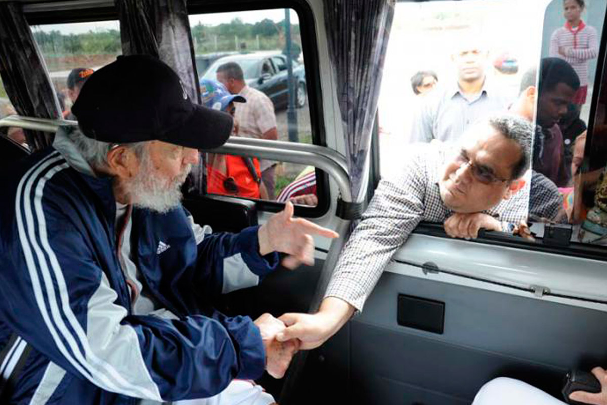 Reapareció Fidel Castro en público.
