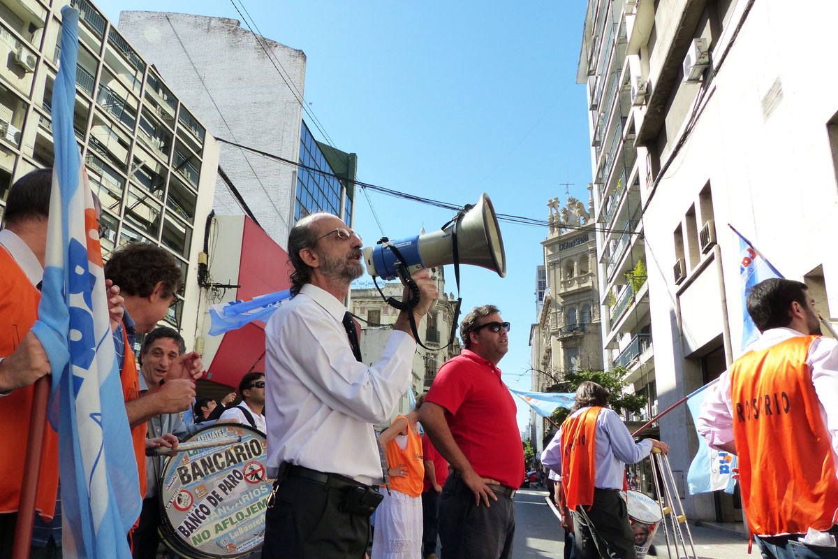 Bancarios se manisfestaron frente a Nación Servicios