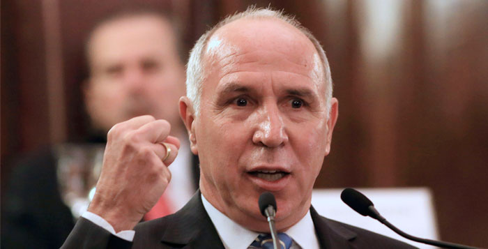 «Al cambiar la Corte, el presidente se desprestigia»