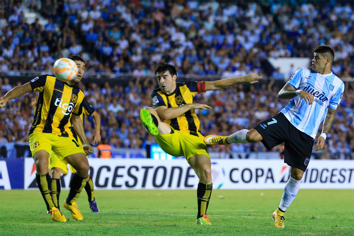 Libertadores: Racing busca la clasificación en Paraguay