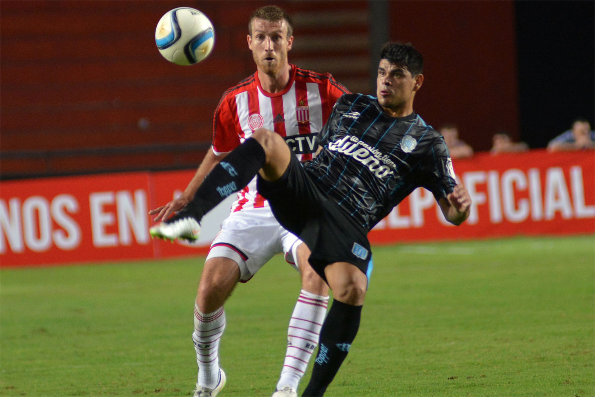 Estudiantes y Racing empataron 1 a 1 en La Plata