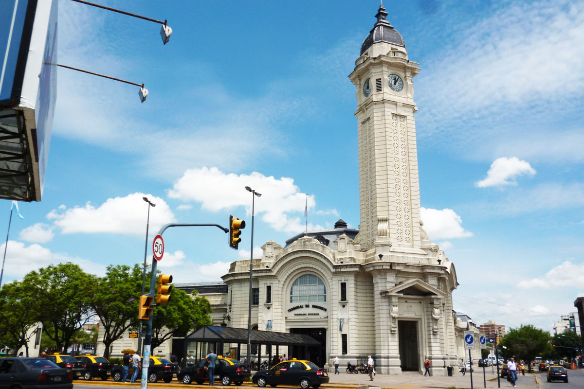 El municipio regulará las paradas de taxis de la Terminal
