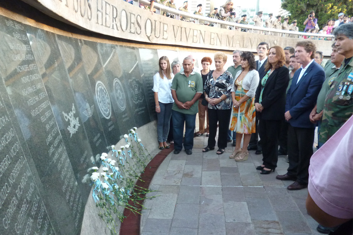 Malvinas: Rosario homenajeó a veteranos y caídos en la guerra