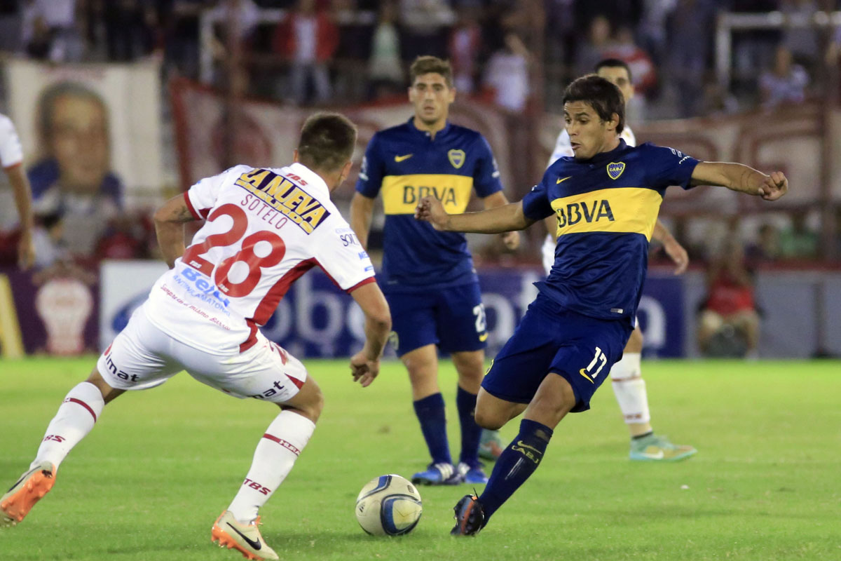 Boca ganó de visitante y es el único puntero