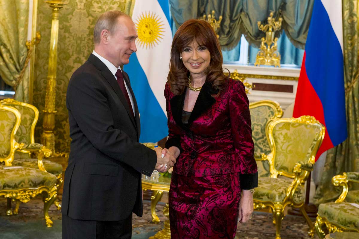 Cristina y Putin, saludos y una reunión en soledad