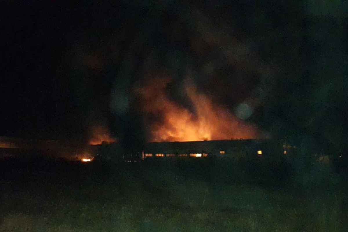 Pérez: pérdidas totales tras voraz incendio en una fábrica