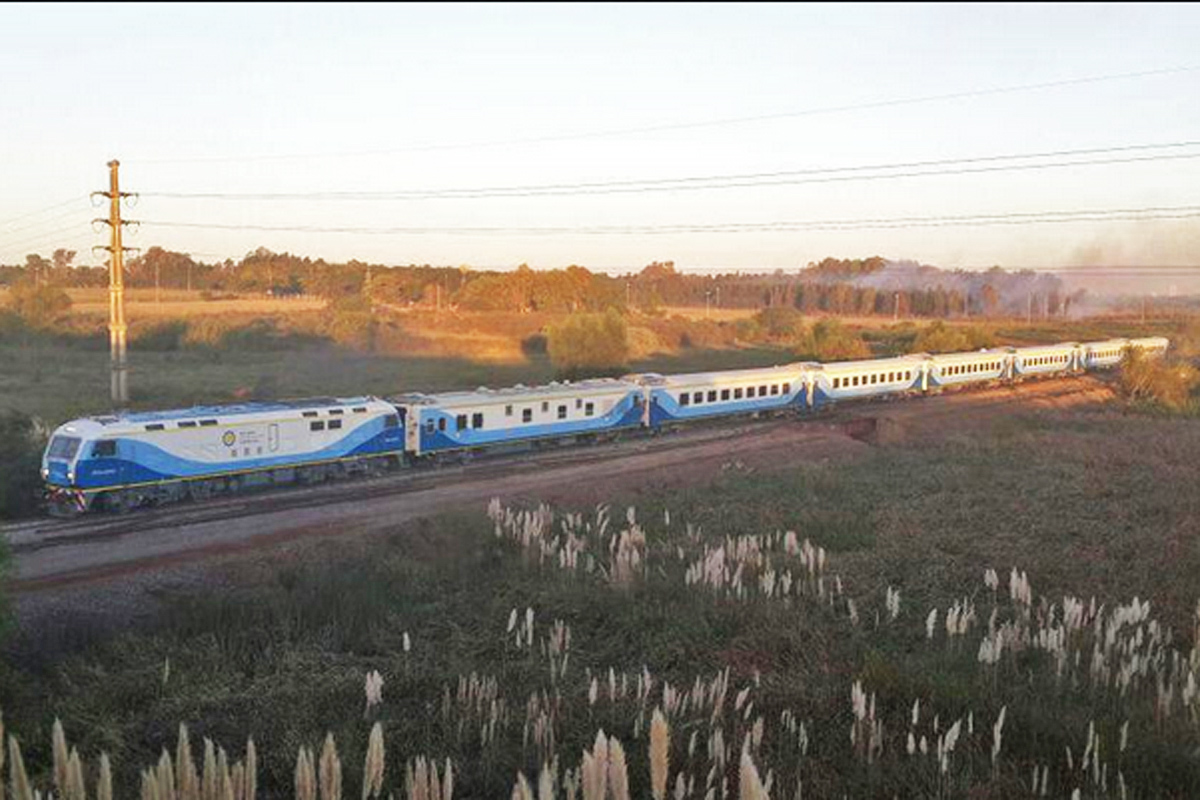 El tren ya pasó por San Nicolás y llegaría en el horario programado