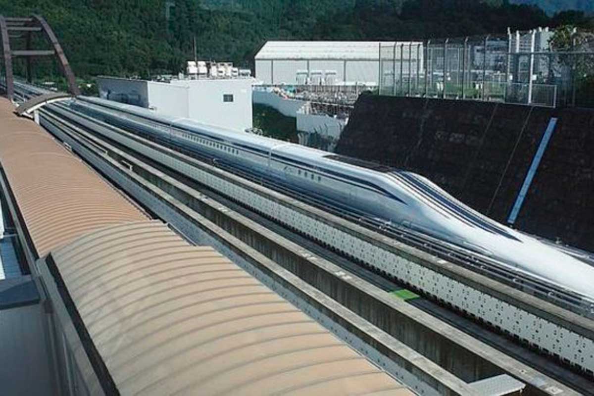 Un tren japonés puede llegar a 600 kms/hora