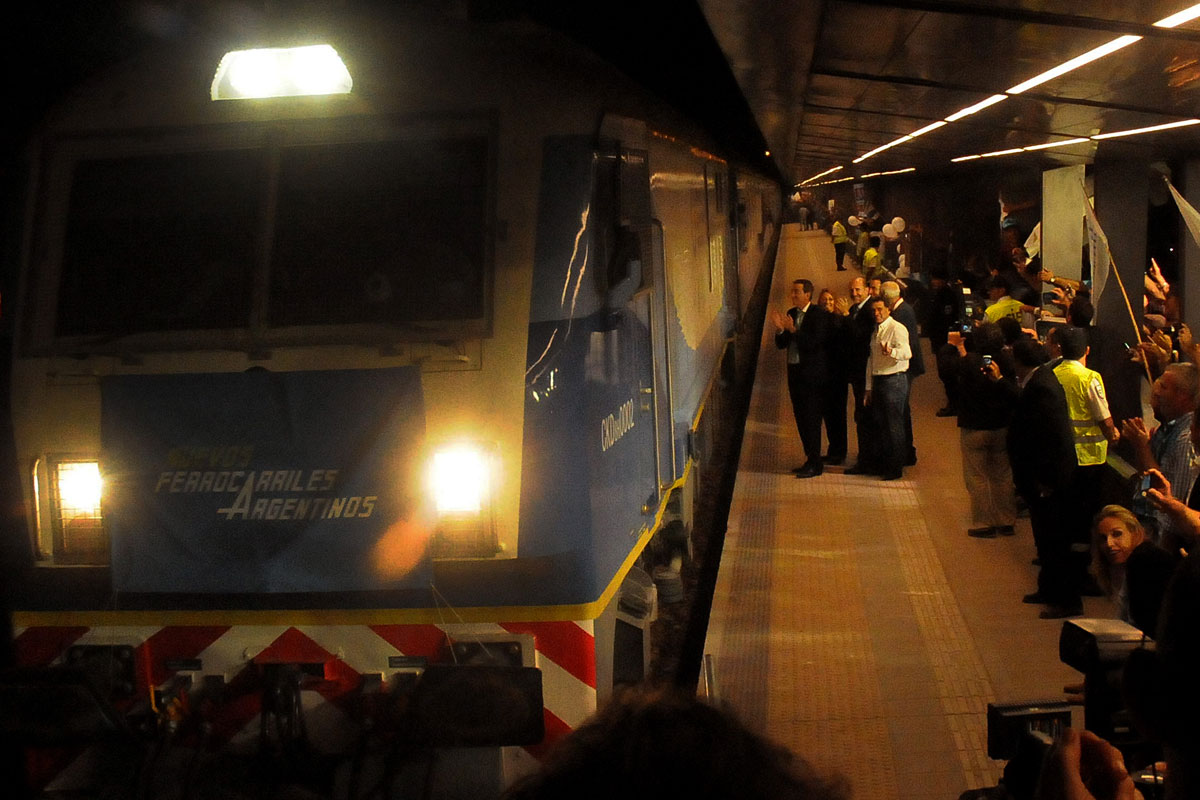 Día histórico: arribó el nuevo tren a la estación Rosario Sur