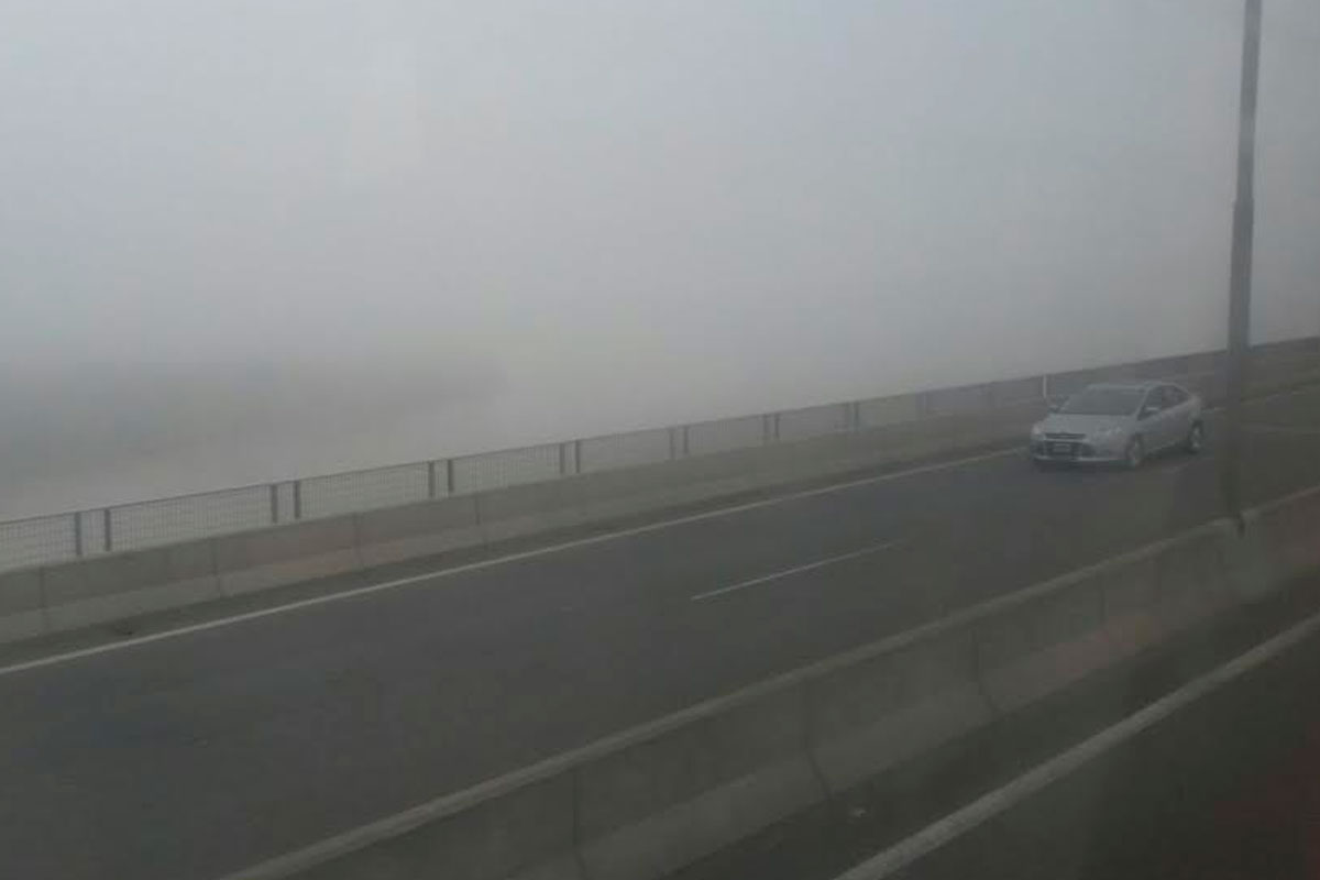 Domingo de niebla en la ciudad