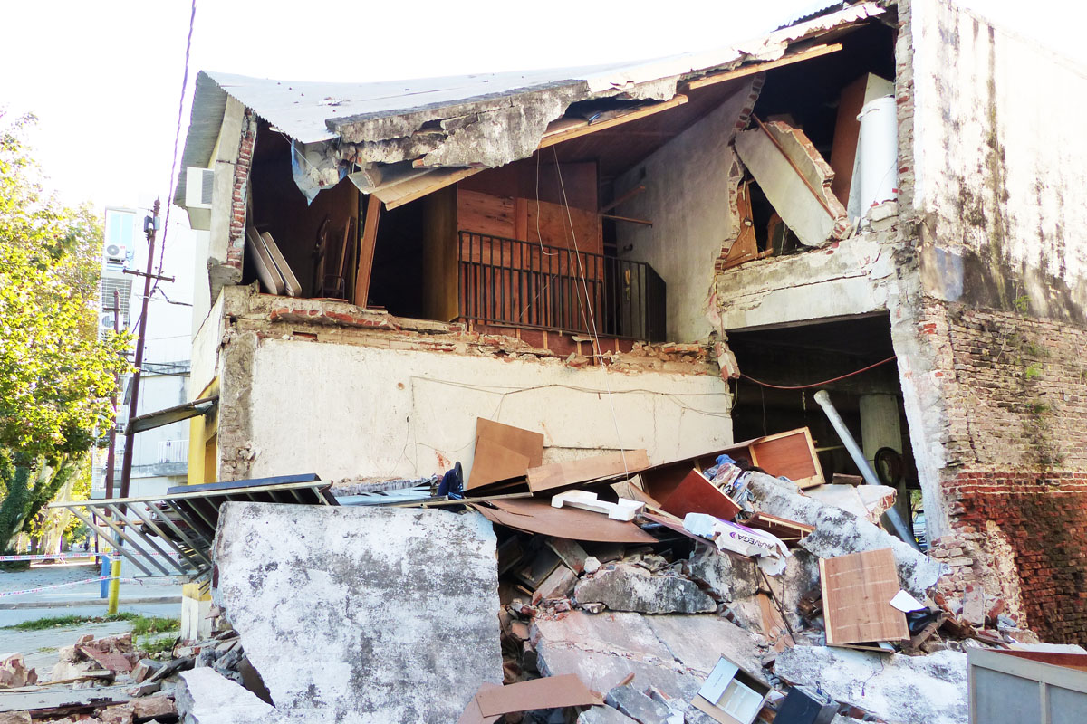 Se derrumbó una vivienda en Río de Janeiro al 900