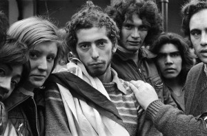 Los-muchachos-peronistas-Buenos-Aires-De-la-serie-Funerales-del-presidente-Peron-59938-800x600s